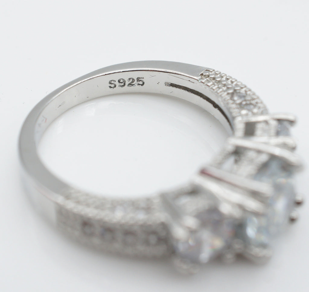 Elegant European Style Engagement Ring with Sparkling Zircon