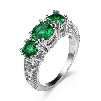 Eleganter Verlobungsring im europäischen Stil mit funkelndem Zirkon
