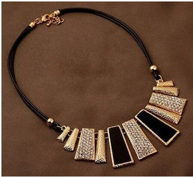Extravagant Geometric Necklace – Matte Design with Leather Cord in Statement Style