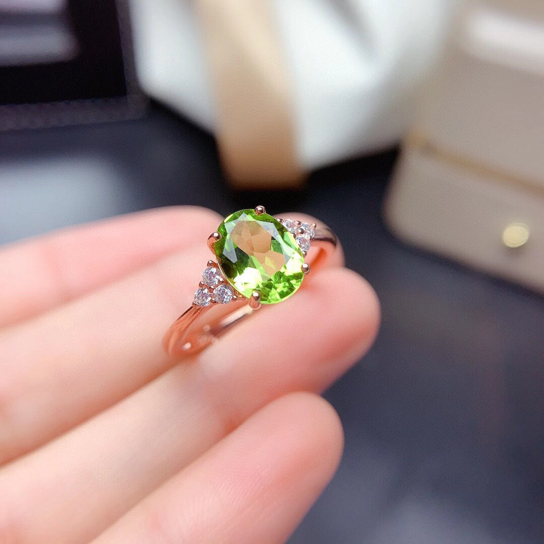 Eleganter Peridot-Damenring mit Zirkon – Designerring