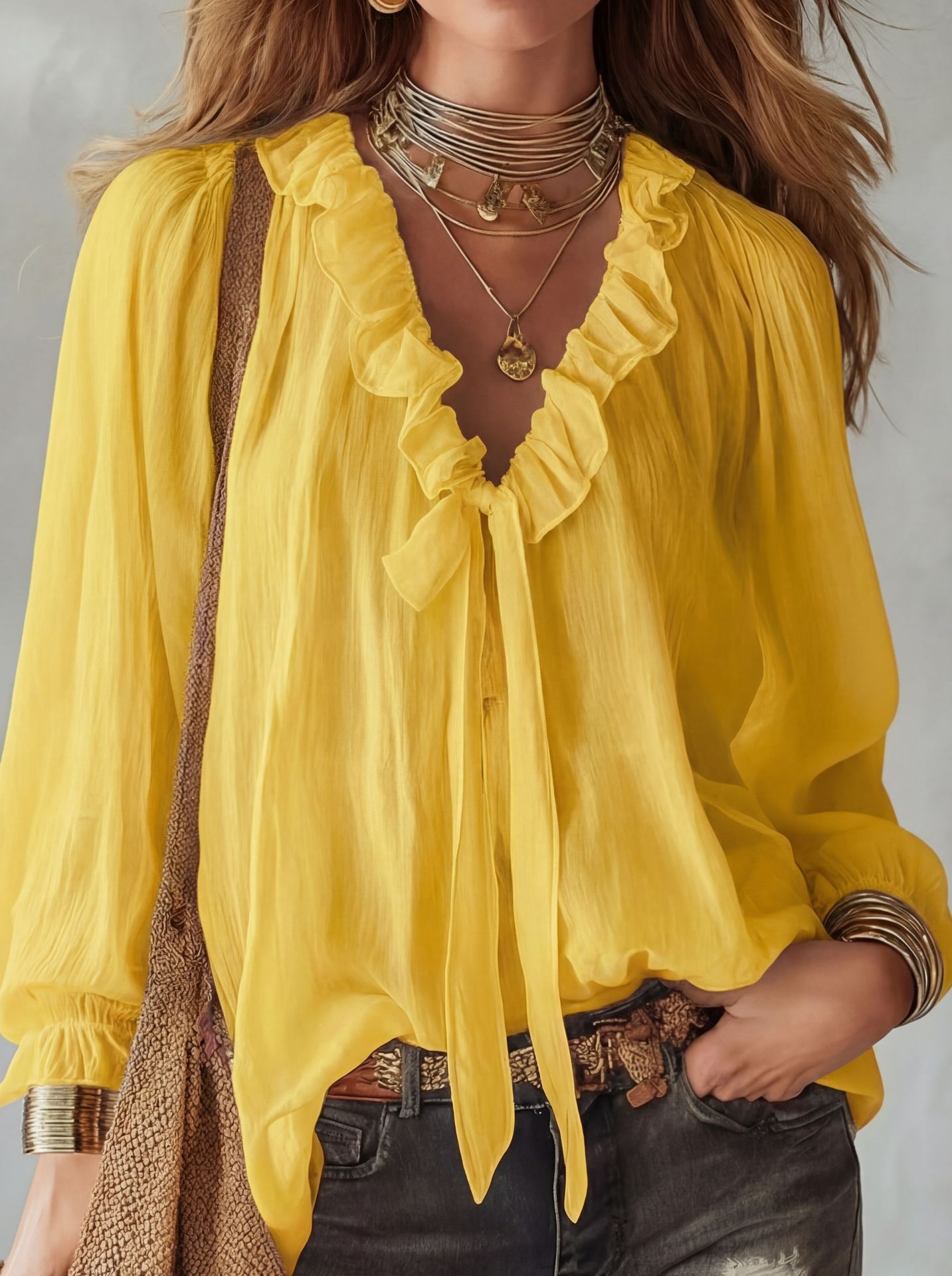 Fashionable Women's V-Neck Shirt – Loose Fit & Timelessly Elegant
