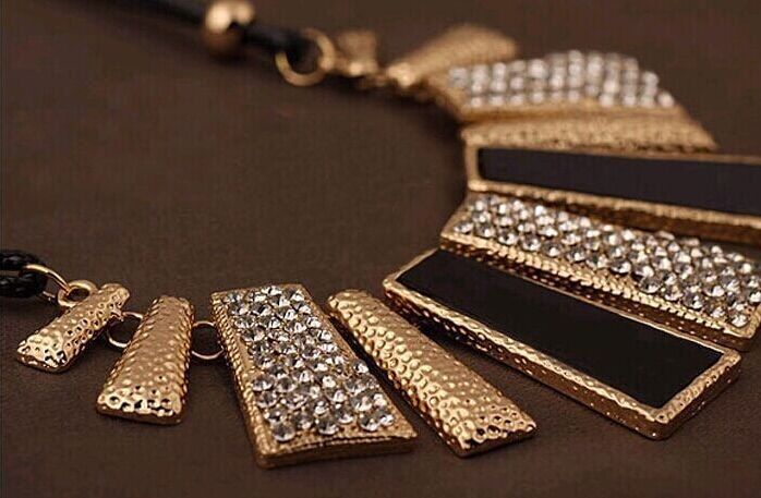 Extravagant Geometric Necklace – Matte Design with Leather Cord in Statement Style