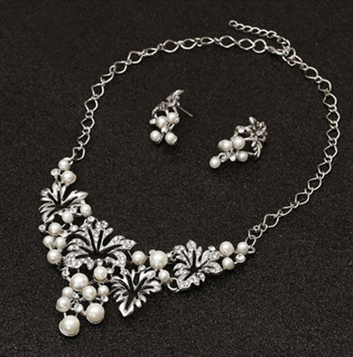 Luxurious Pearl Jewelry Set for Bride - Elegant Necklace & Earrings in Timeless Design