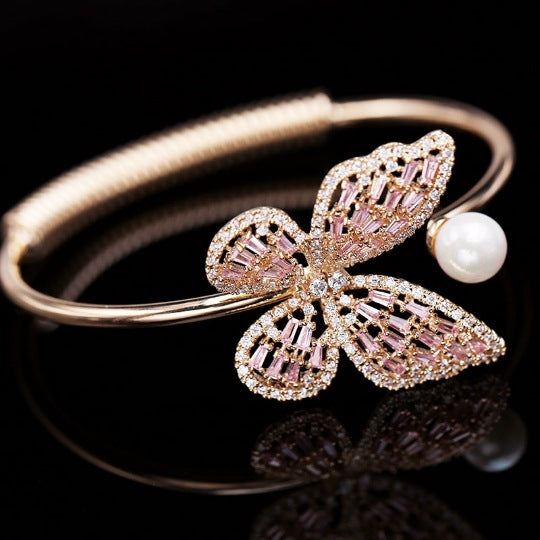 Women's fashion, openwork vintage bracelet