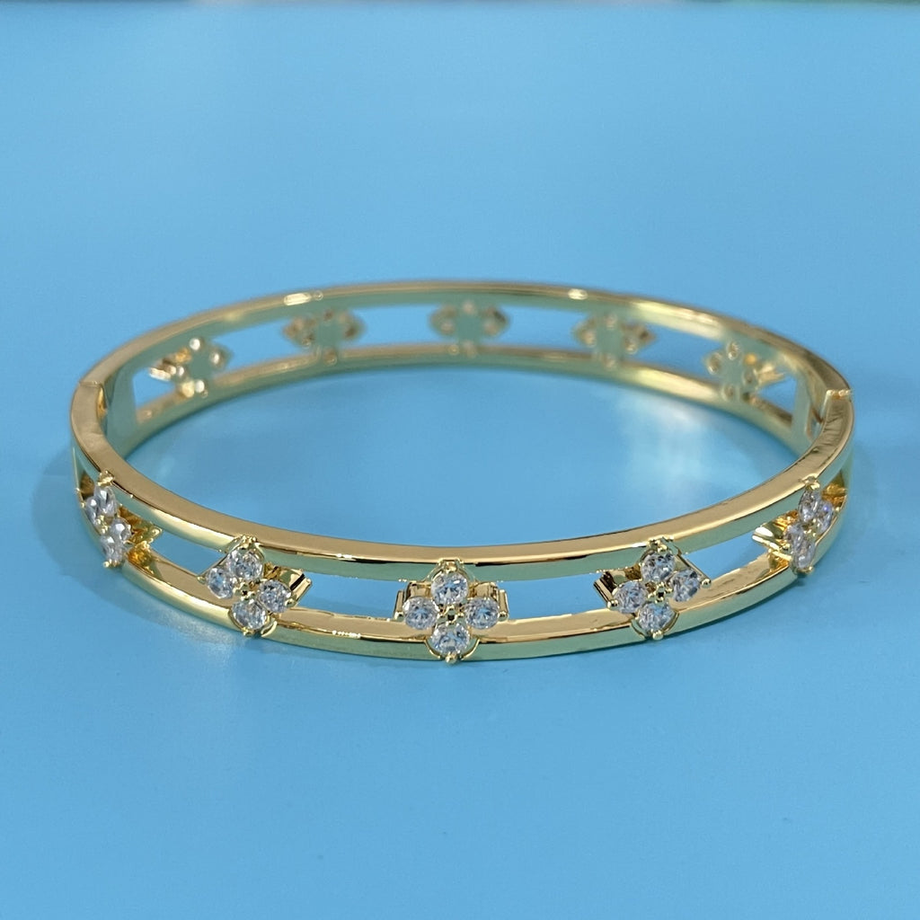 Simple, hollow European and American style women's bracelet