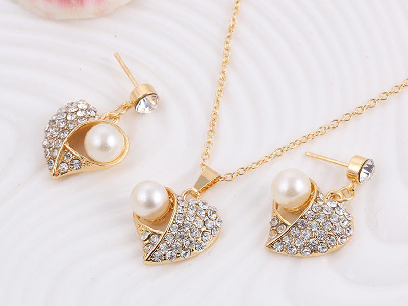 Luxurious Pearl Jewelry Set for Bride - Elegant Necklace & Earrings in Timeless Design