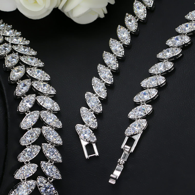 Elegantes AAA Zirkonia Schmuckset – Halskette & Ohrringe im modernen Korea-Design