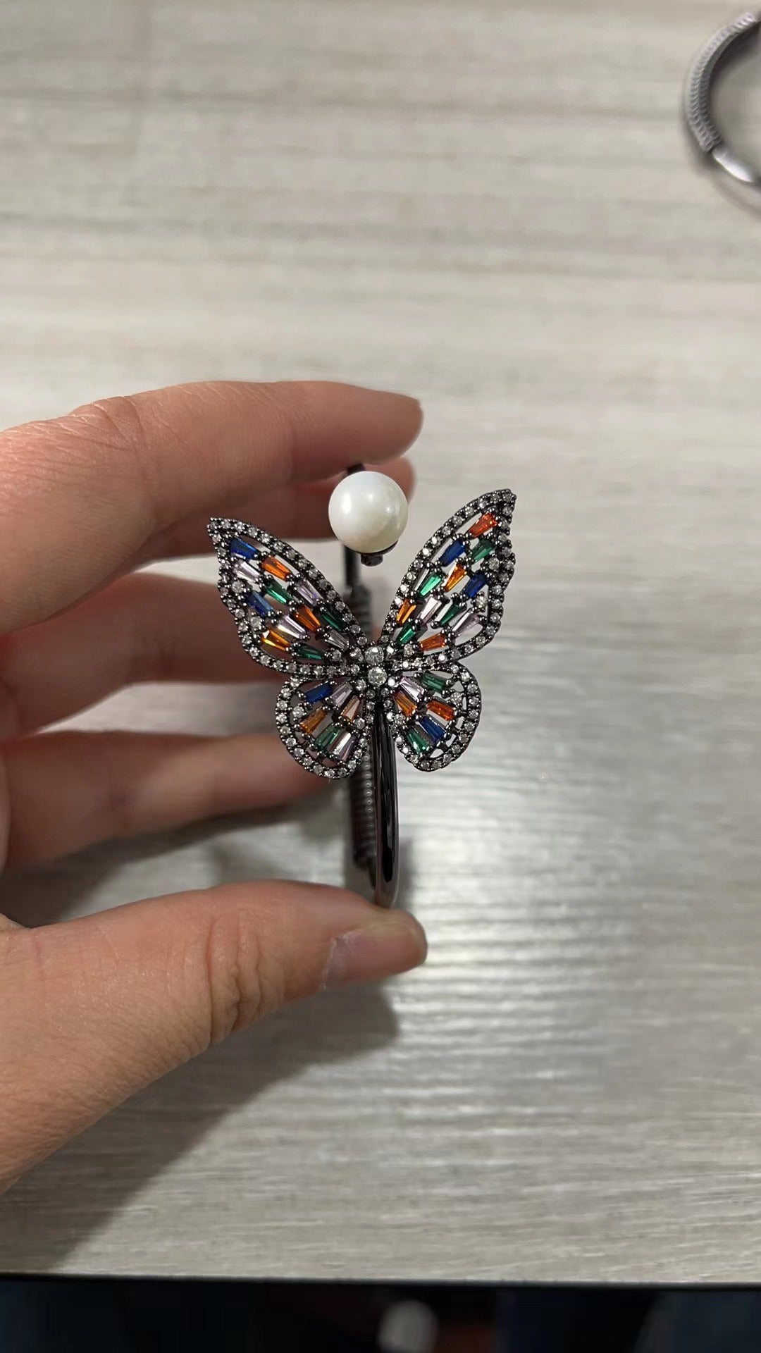 Women's fashion, openwork vintage bracelet