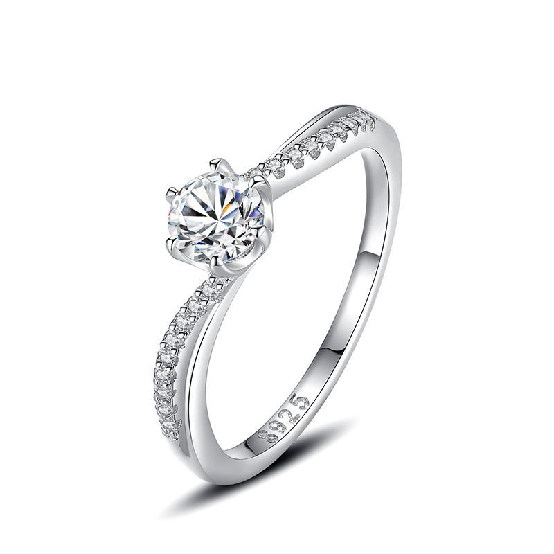 Eleganter 925 Sterling Silber Ring mit gedrehter Fassung & Zirkonstein