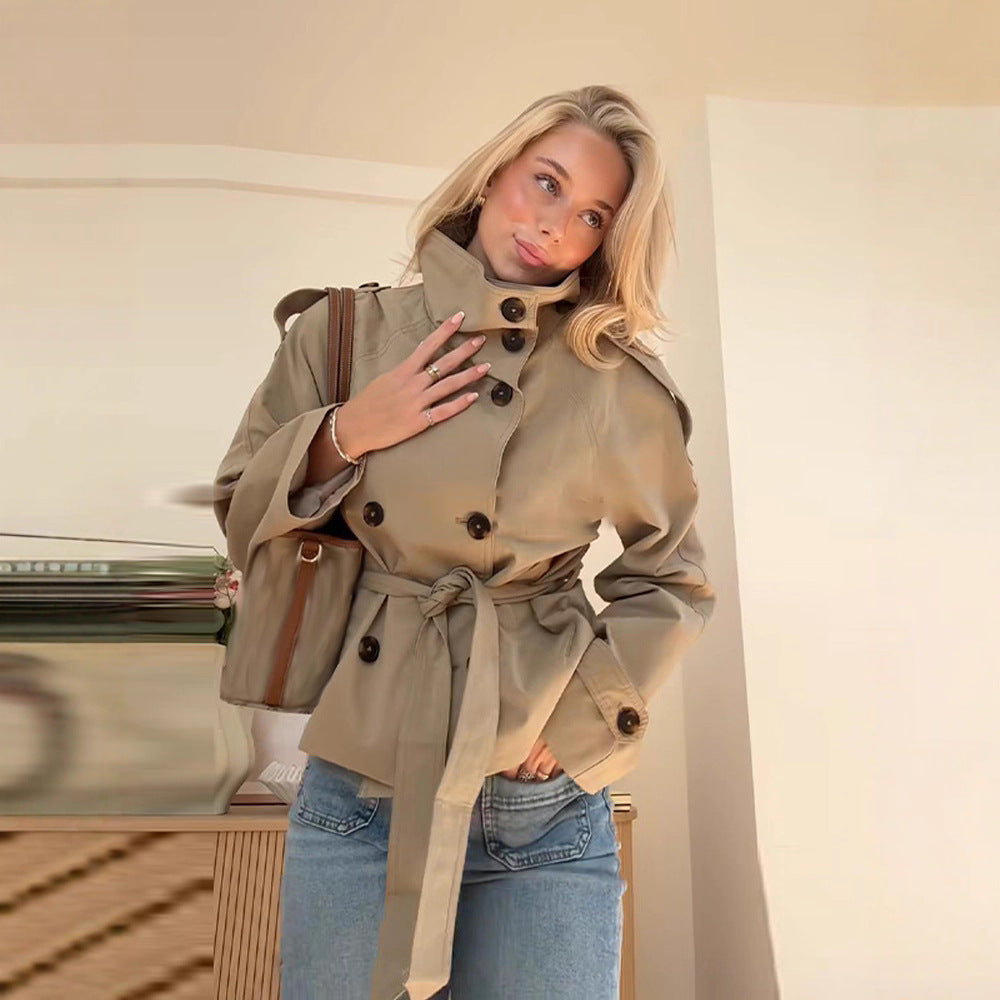 Eleganter Damen Trenchcoat – Tailliert, Schnürung & Knopfleiste
