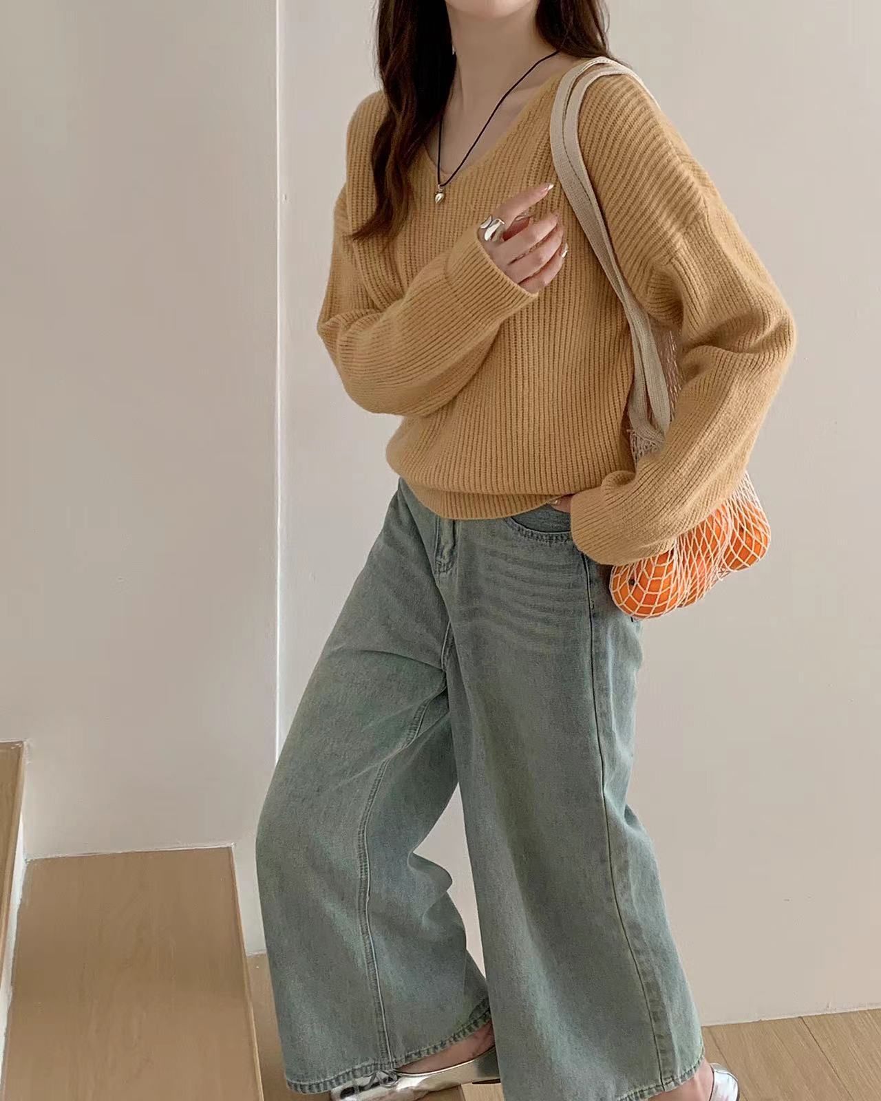 Women's V-Neck Sweater – Long-Sleeve, Elegant & Timeless Basic