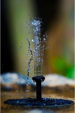 Solar Schwimmbrunnen für Garten – Mini Wasserfontäne mit LED Effekt