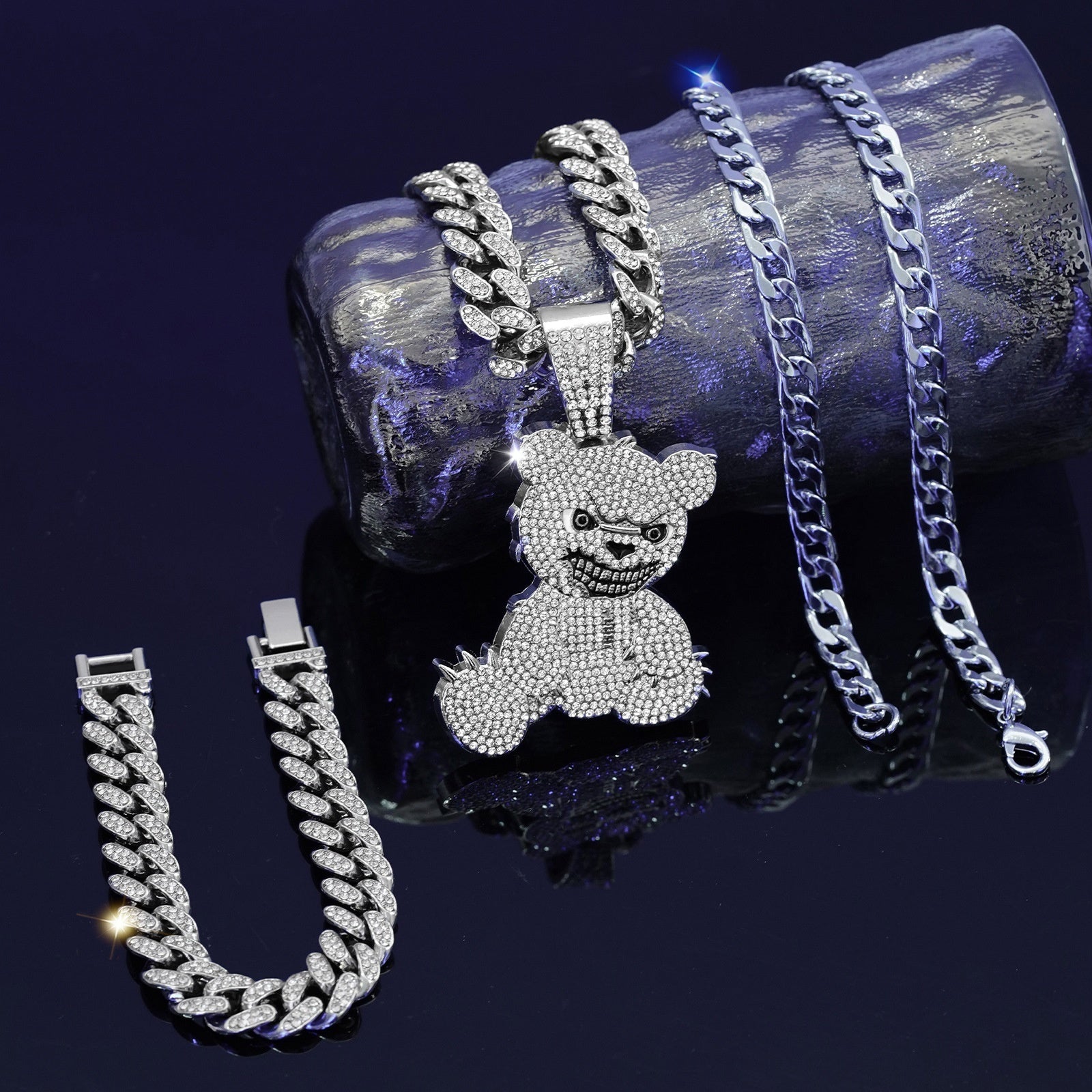 Sparkling Bear Jewelry Set - Necklace & Bracelet in a Glittering Design for Women