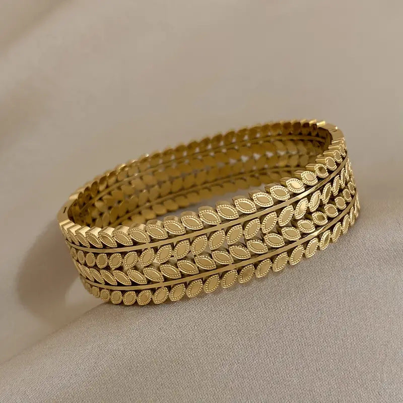 Einzigartiges, weit zu öffnendes Edelstahlarmband im Bohème-Stil mit Blattmotiv