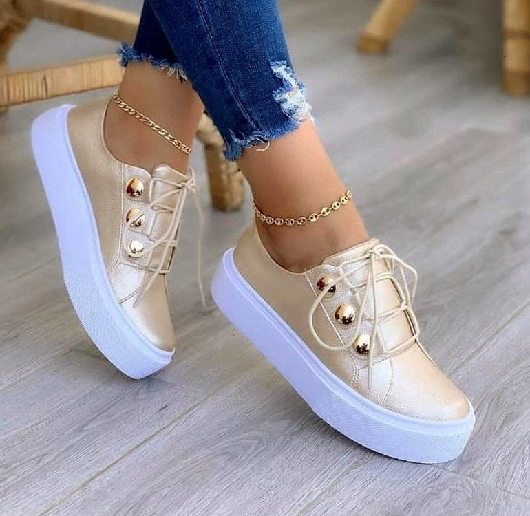 Damen Sneaker mit Nieten – Stilvolle Lace-Up Freizeitschuhe