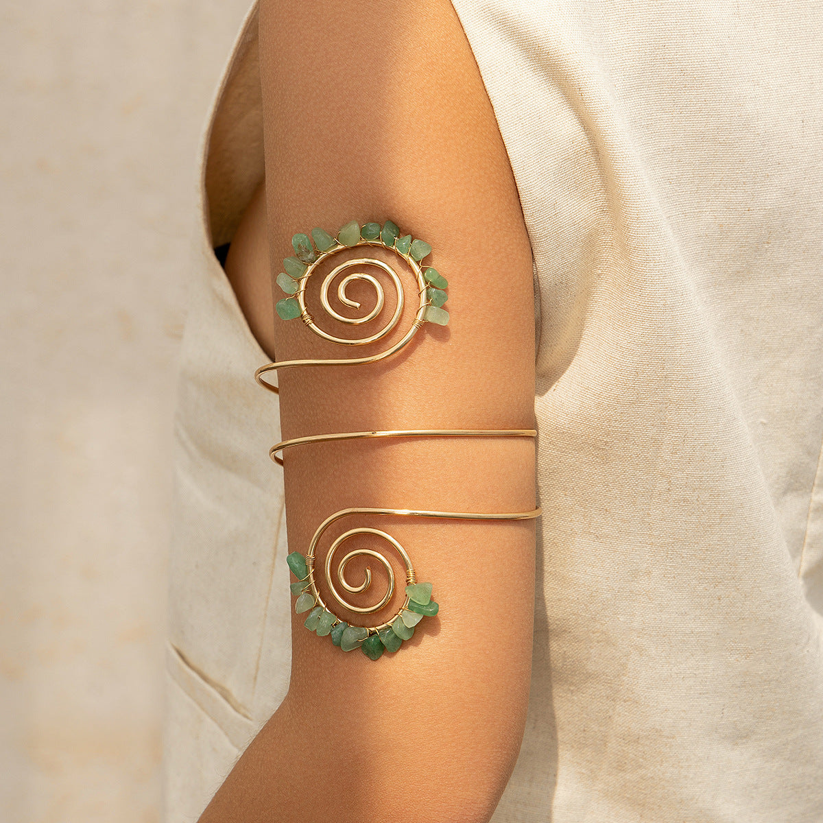 Beaded bracelet with pebble ring opening