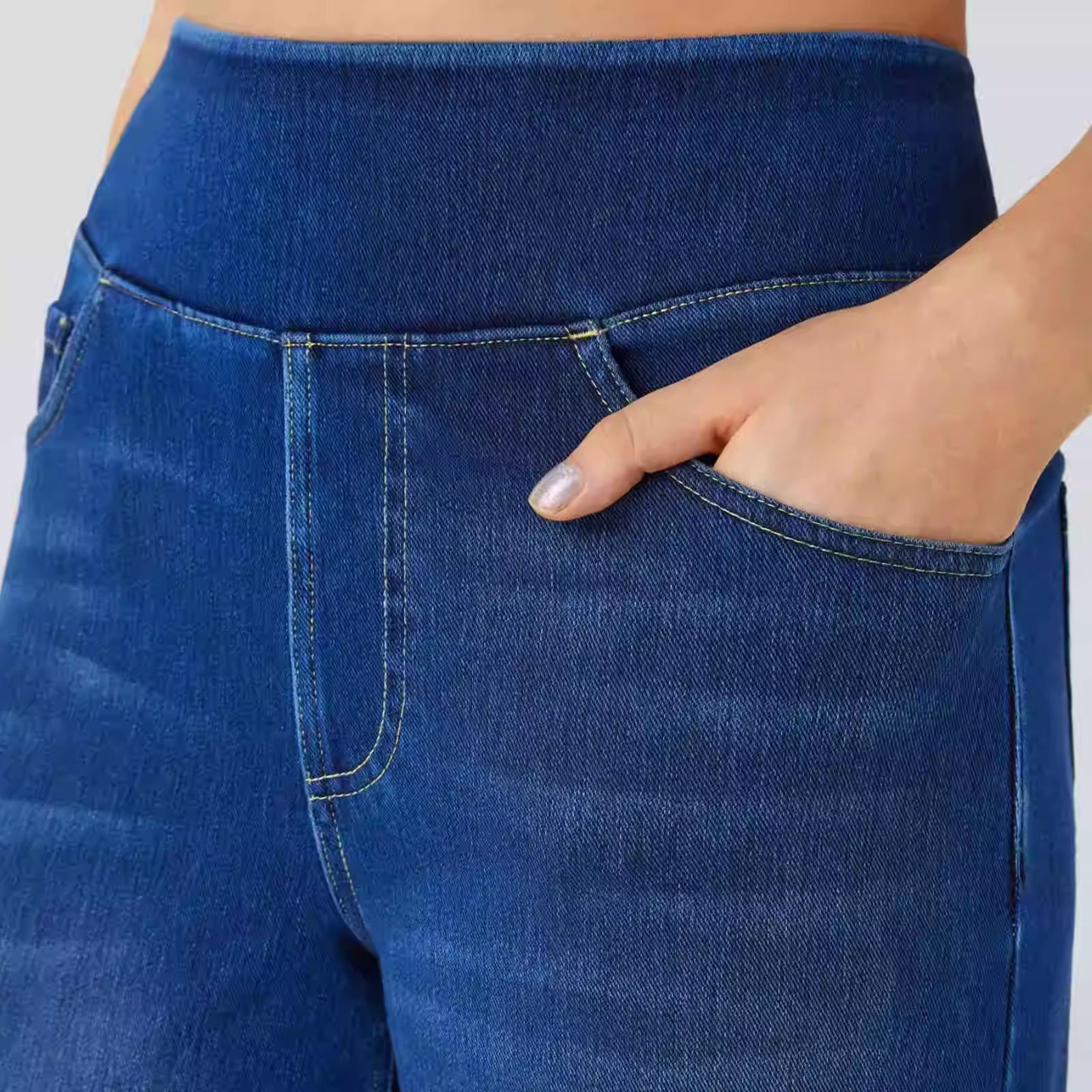 Women's Slim Fit Jeans – Figure-Hugging Trendy Trousers with a Perfect Fit