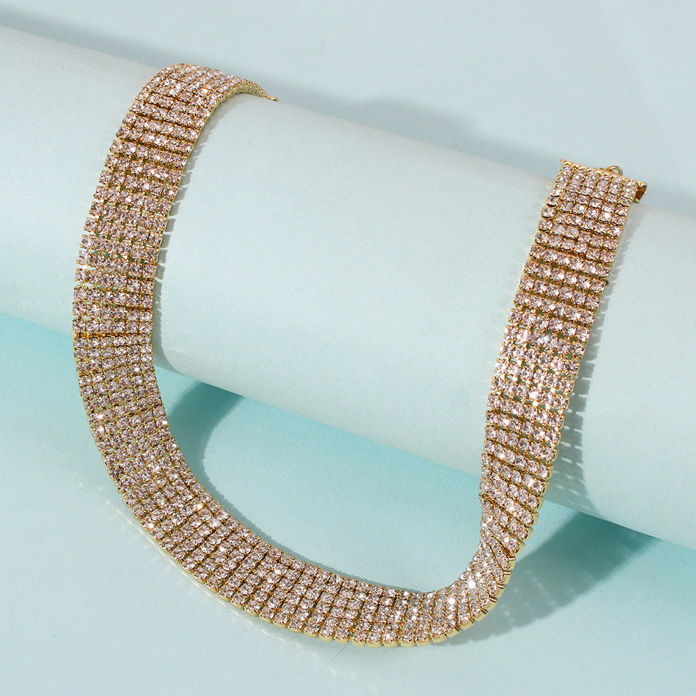 Funkelnde Strass Halskette kurz – Glamour Damen Schmuck im Trend Design