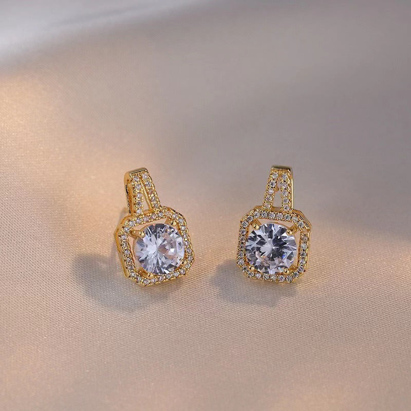Luxurious Zirconia Jewelry Set in Gold – Choker Necklace, Earrings & Statement Ring