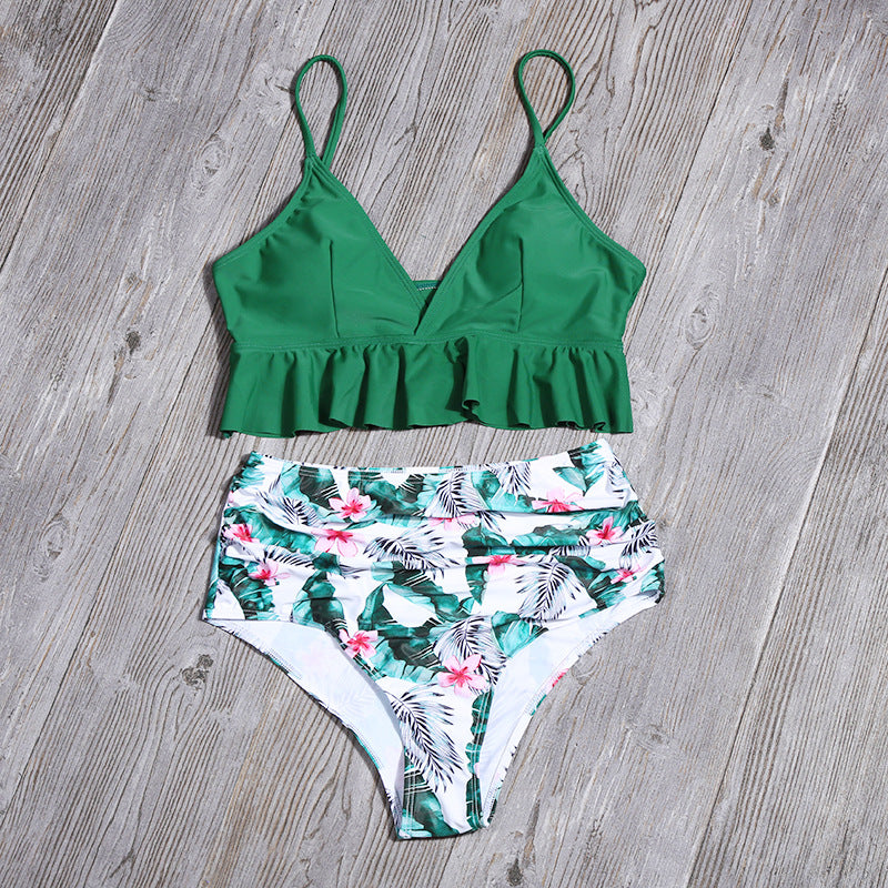 Fashionable Women's Swimsuit with Print and Ruffles – Elegant Summer Fashion