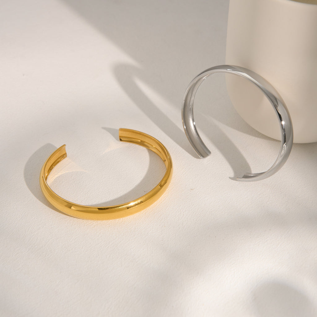 Damenarmband aus Titanstahl mit fein polierter Oberfläche
