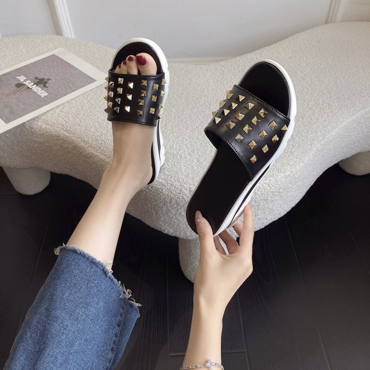 Damen Leder Pantoletten mit Nieten – Plus Size Komfort Slipper