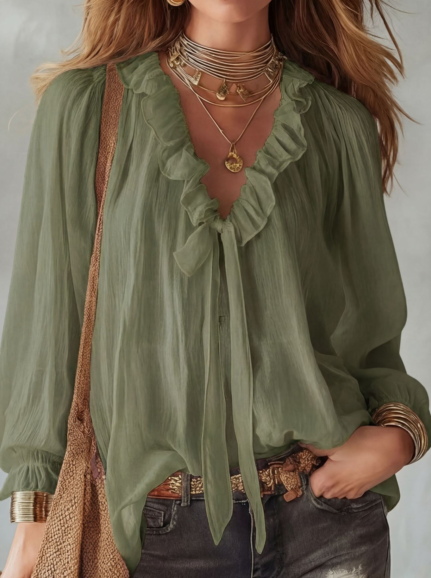 Fashionable Women's V-Neck Shirt – Loose Fit & Timelessly Elegant