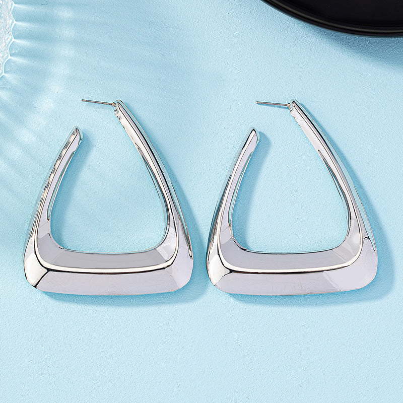 Moderne Metall-Ohrringe für Damen – Elegante Statement Ohrhänger