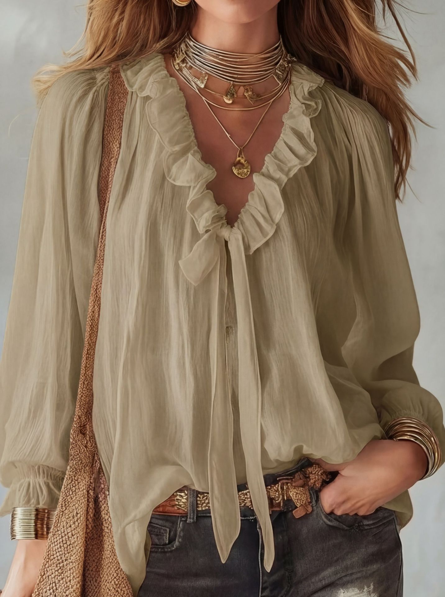 Fashionable Women's V-Neck Shirt – Loose Fit & Timelessly Elegant