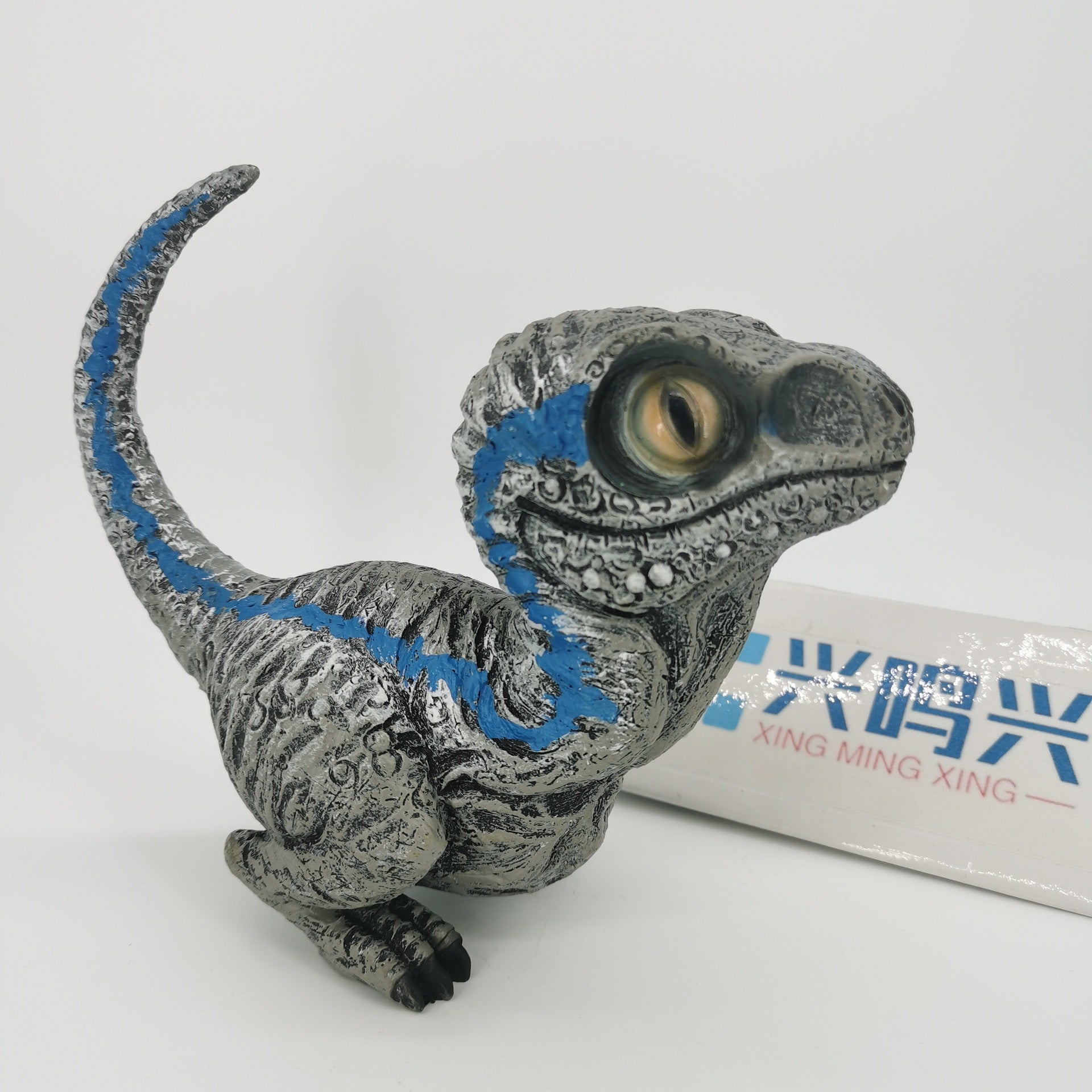 Niedliche Dinosaurier Gartenfigur – Realistische Velociraptor Resin Deko