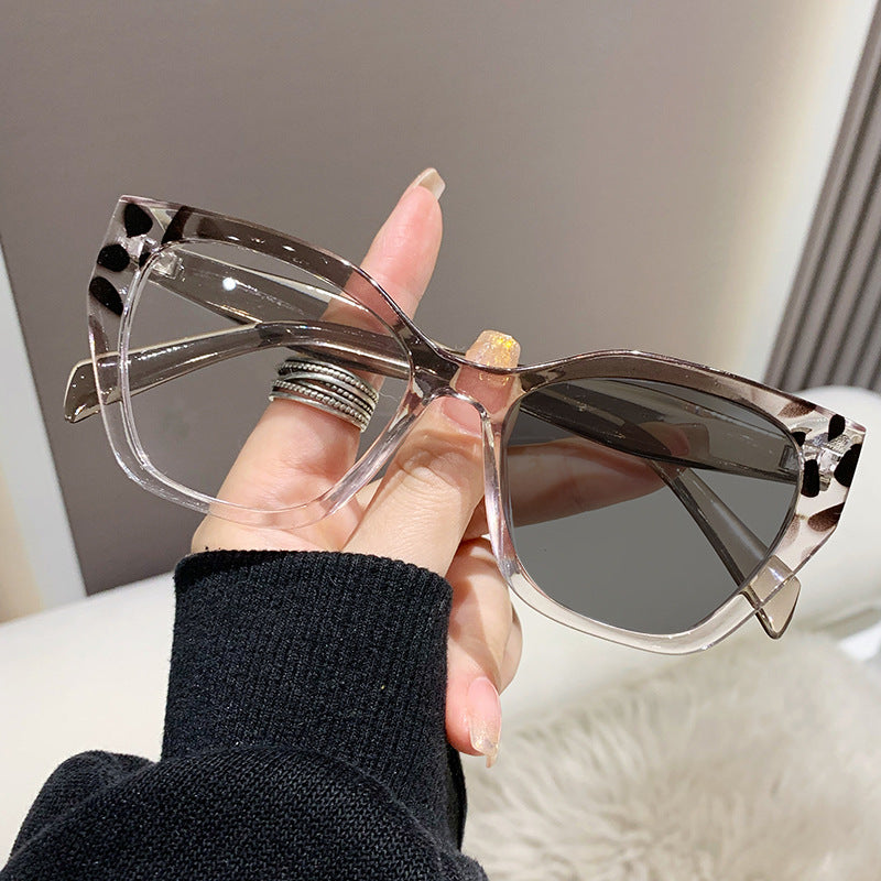 Cat-Eye Damenbrille Trend | Kontrastfarben Fashion Rahmen