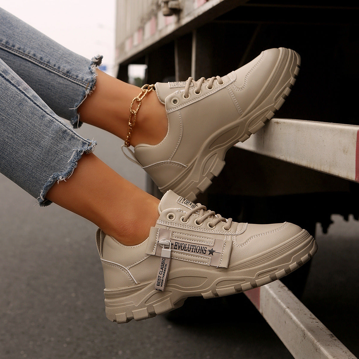 Damen Plateau Sneaker mit Seitenzipper – Sportliche Fashion Schuhe