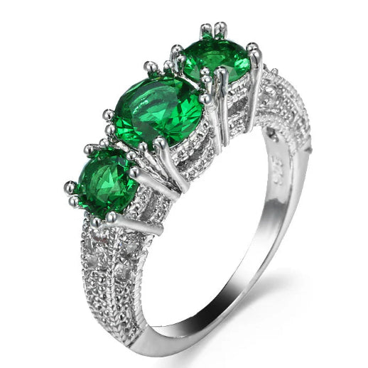 Eleganter Damenring mit funkelndem Zirkon – Modernes Schmuckdesign