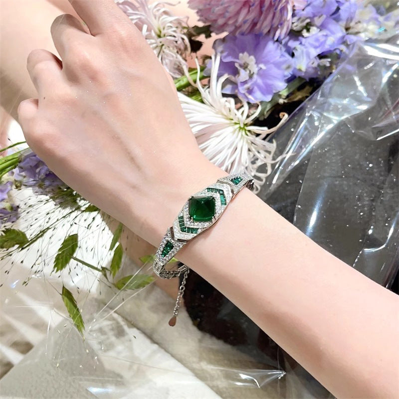 Robustes Retro-Armband mit Zirkonia und Smaragden für Damen, modisch und einzigartig mit luxuriösem Flair