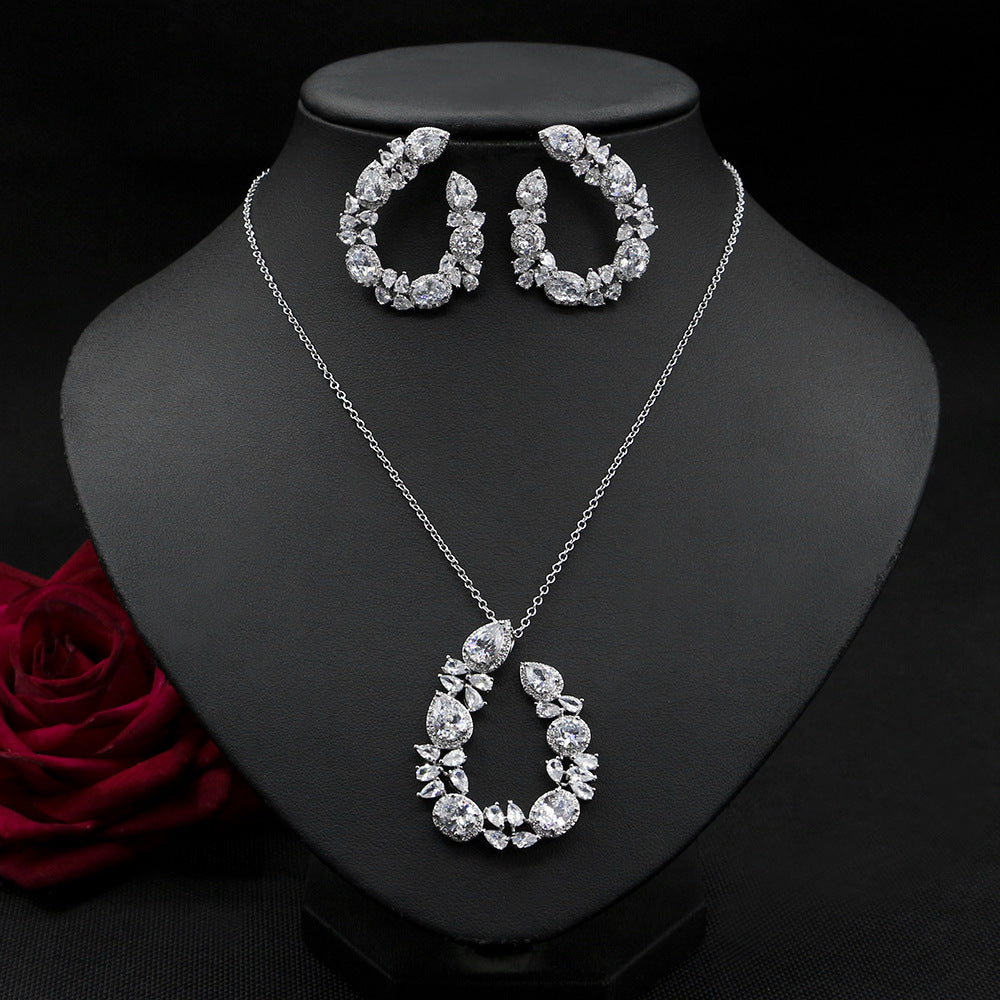 Luxurious Emerald Zircon Jewelry Set - Necklace & Earrings in Elegant Diamond Look