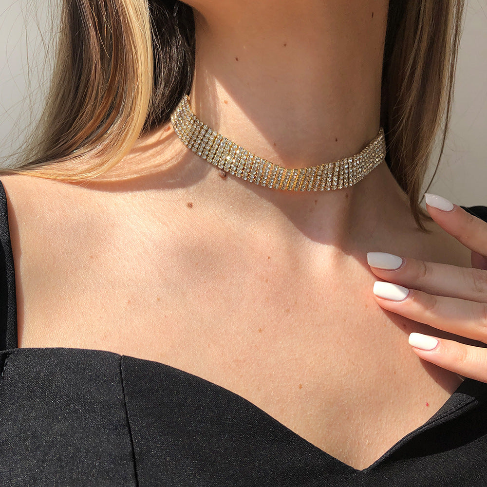 Funkelnde Strass Halskette kurz – Glamour Damen Schmuck im Trend Design