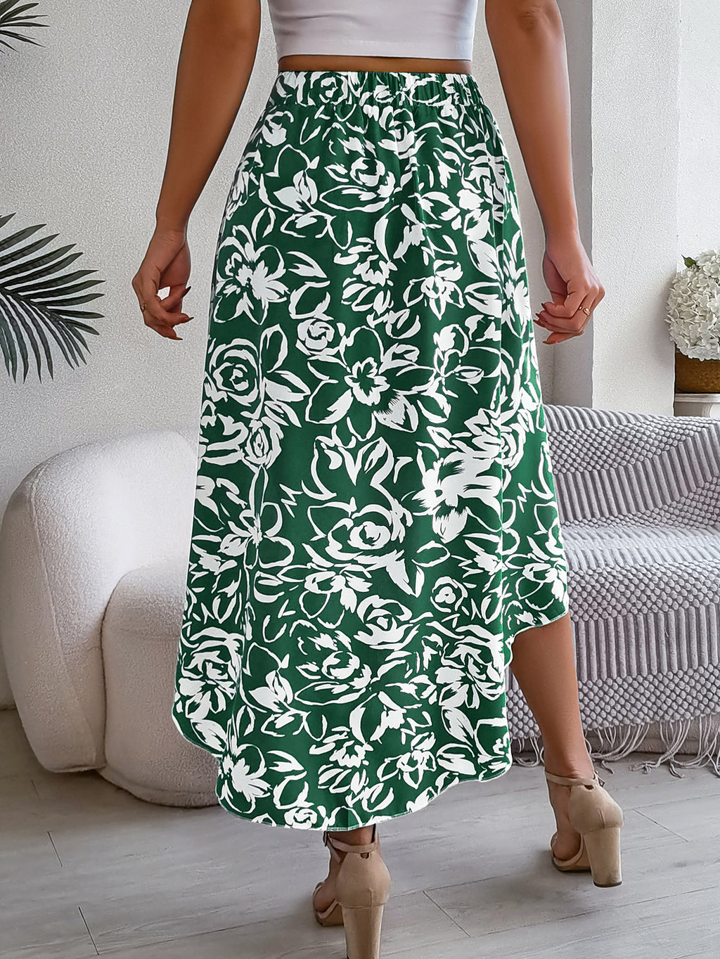Floraler Midirock mit Rüschen – Asymmetrischer Damen Rock im Trenddesign