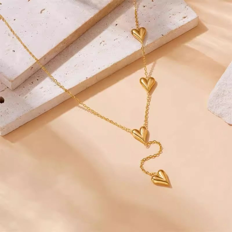 Herz Quasten Halskette aus Titanstahl – Eleganter Damen Schmuck mit modernem Charme