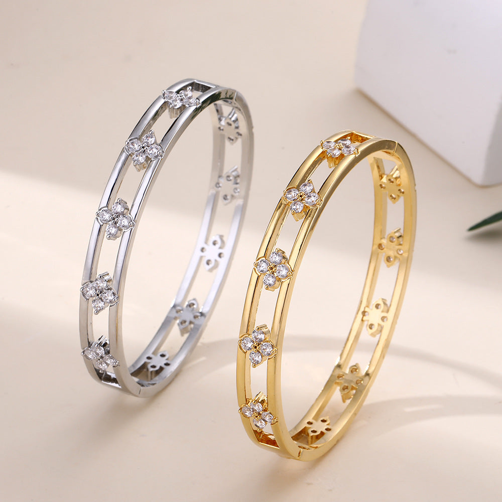 Simple, hollow European and American style women's bracelet