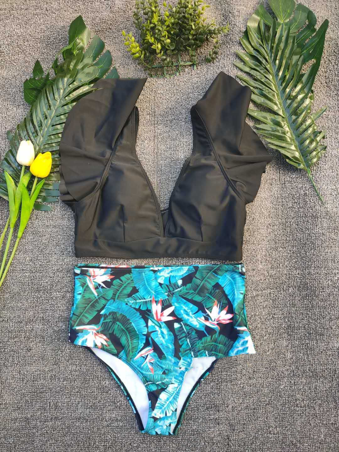 Women's Printed Bikini Set – Elegant Two-Piece with a Figure-Hugging Fit
