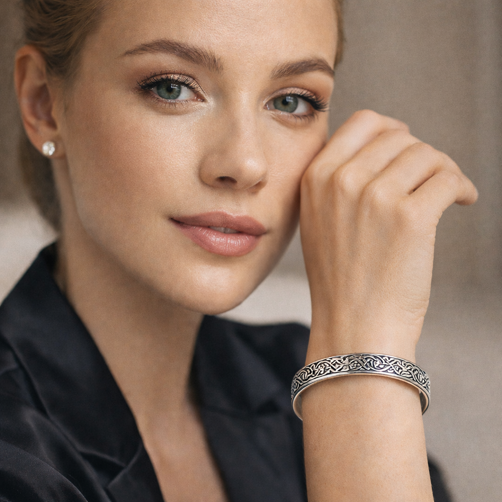 Personalized Bracelet with Spray Pattern for Women