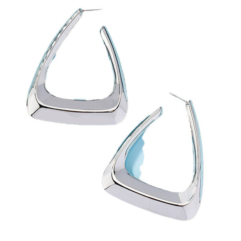 Moderne Metall-Ohrringe für Damen – Elegante Statement Ohrhänger