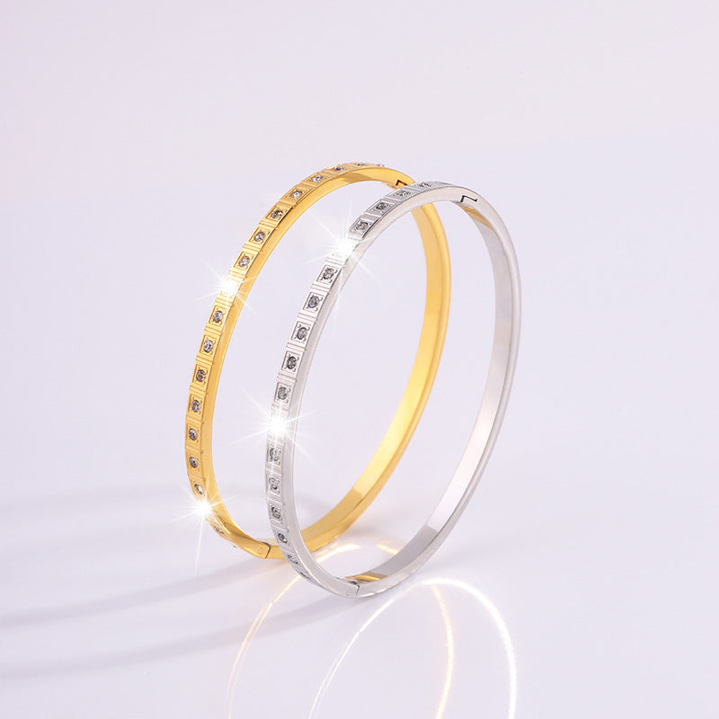 Europäisches und amerikanisches Armband aus Edelstahl mit farbechten quadratischen Diamanten