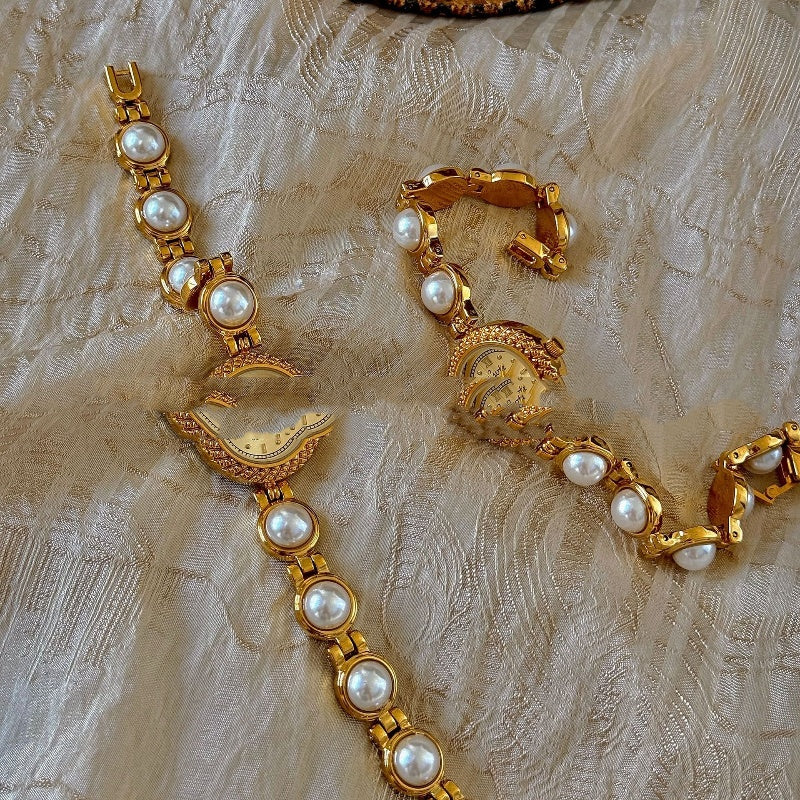 New, elegant antique-style wristwatch with pearls