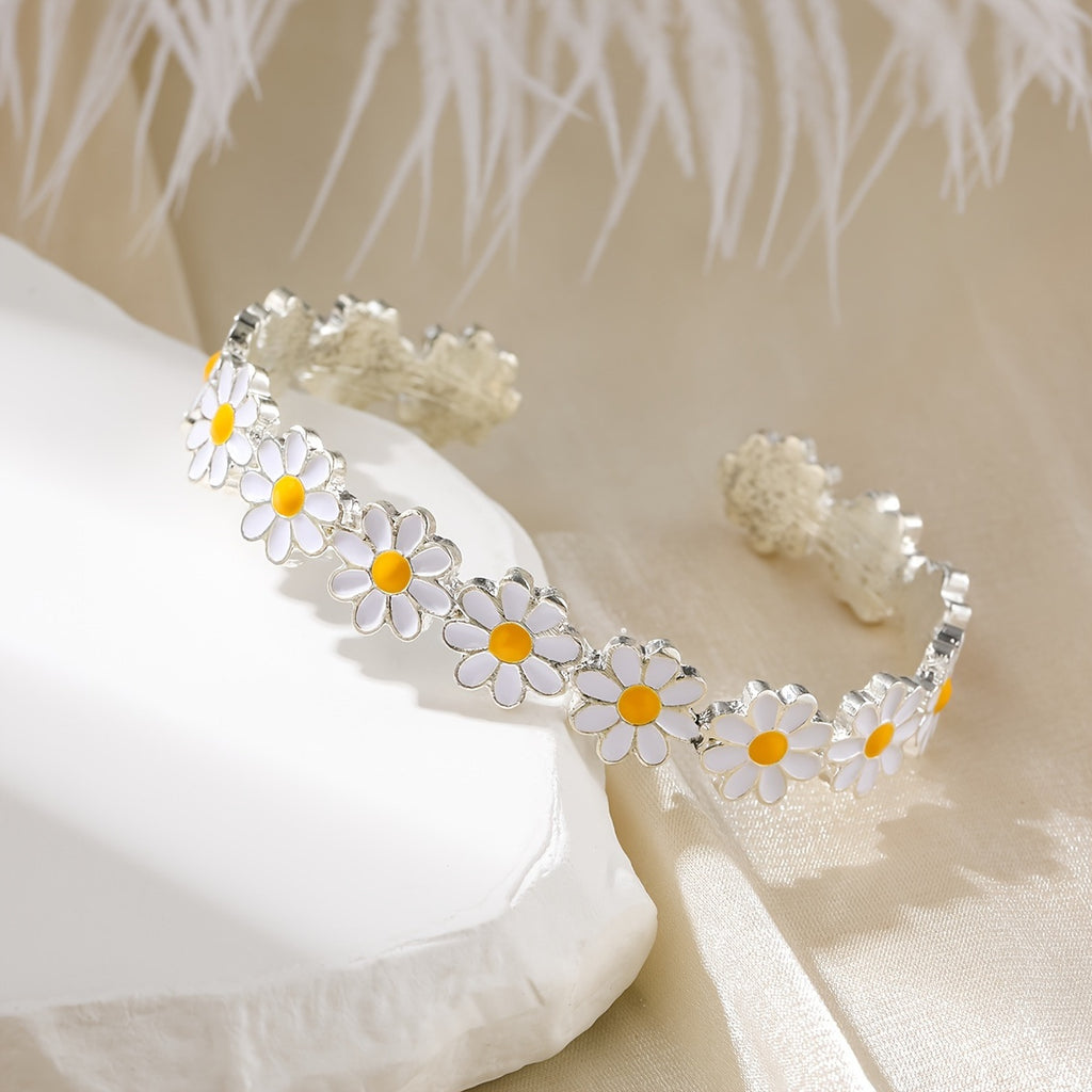 Creative bracelet with white flower drip oil design