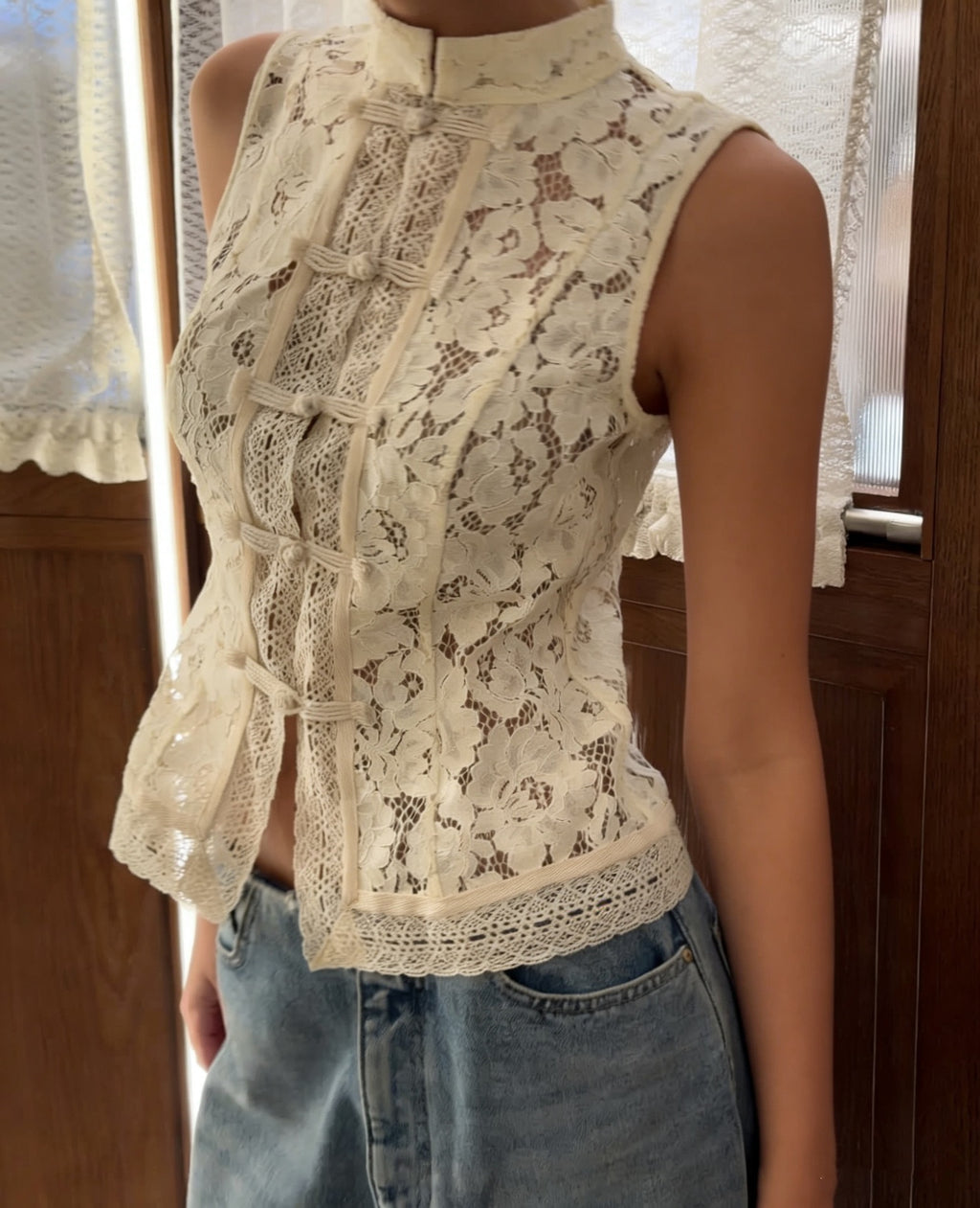 Elegant Women's Lace Top - Stand-Up Collar, Sleeveless & Figure-Hugging