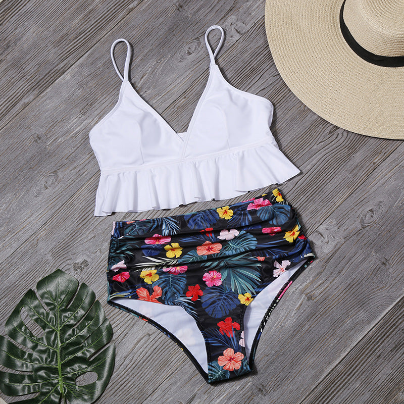 Fashionable Women's Swimsuit with Print and Ruffles – Elegant Summer Fashion