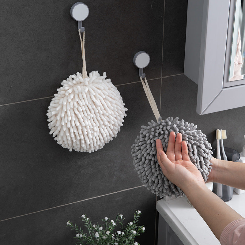 The kitchen and bathroom absorb water and wipe handball