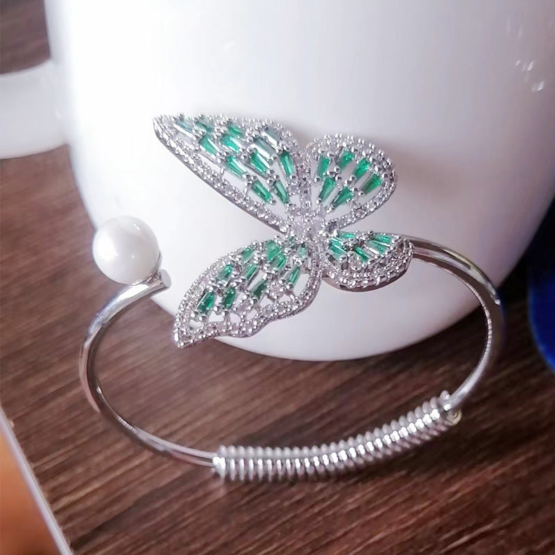 Women's fashion, openwork vintage bracelet