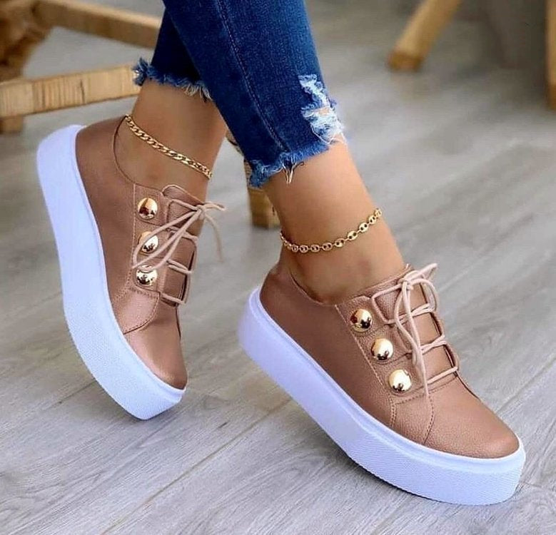 Damen Sneaker mit Nieten – Stilvolle Lace-Up Freizeitschuhe